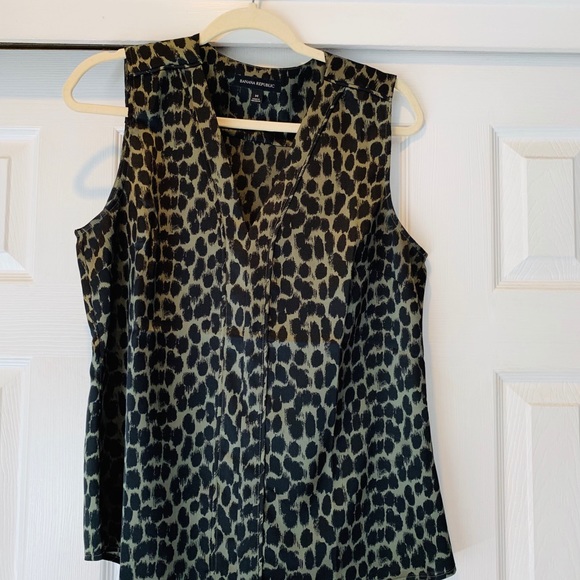 Banana Republic Tops - Sleeveless blouse